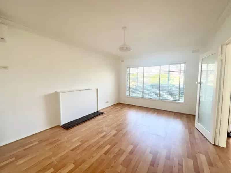 CHARMING 3 BEDROOM SINGLE LEVEL RESIDENCE