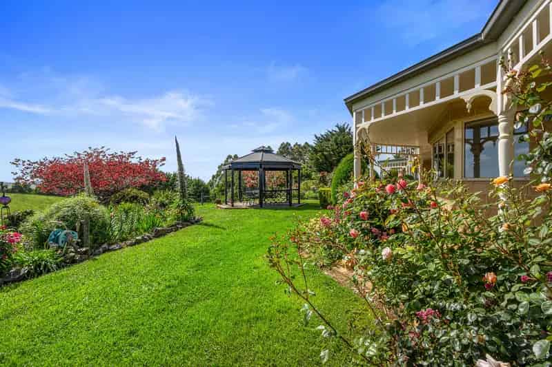 Stunning Family Retreat on 10 Acres