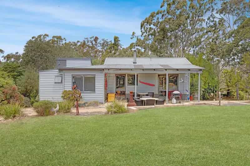 Rent rural property in Metung with studio and stunning views