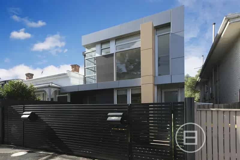 Stunning townhouse for rent in St Kilda with 2 bedrooms and terraces