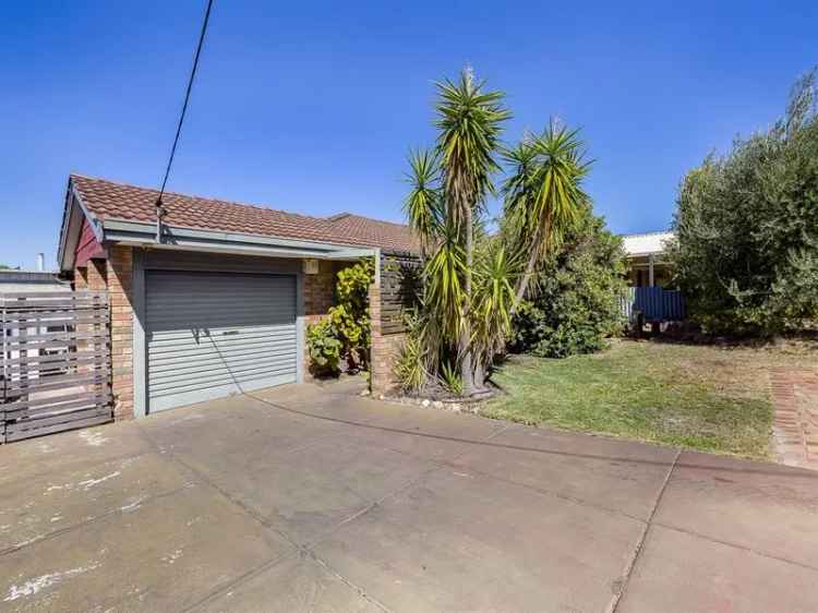 Family Home 3 Bed 2 Bath Quiet Street Great Location