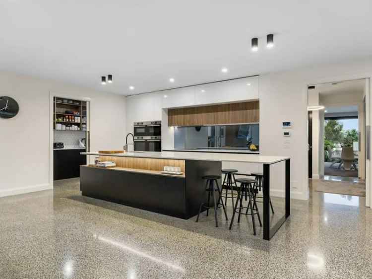 Contemporary, Architectural Masterpiece on Prized Wendouree Parade