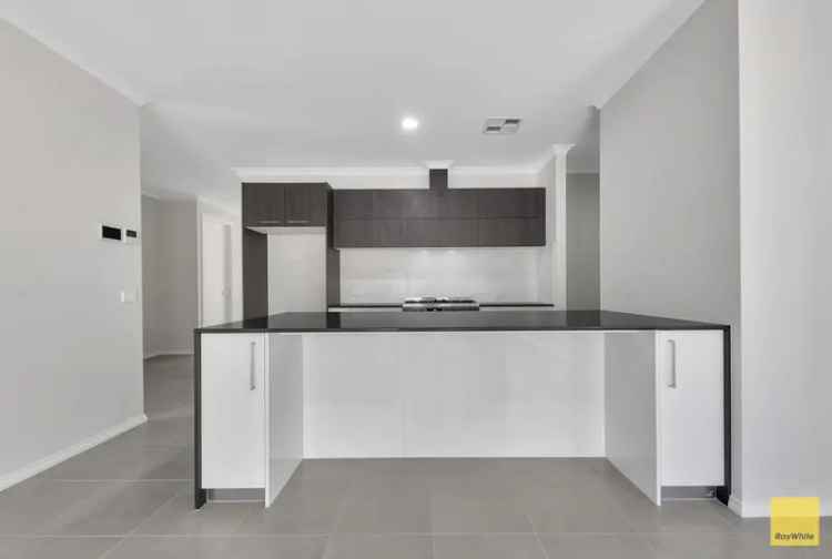 Experience the Ideal Combination of Modern Living and Convenience in Prime Tarneit Location!