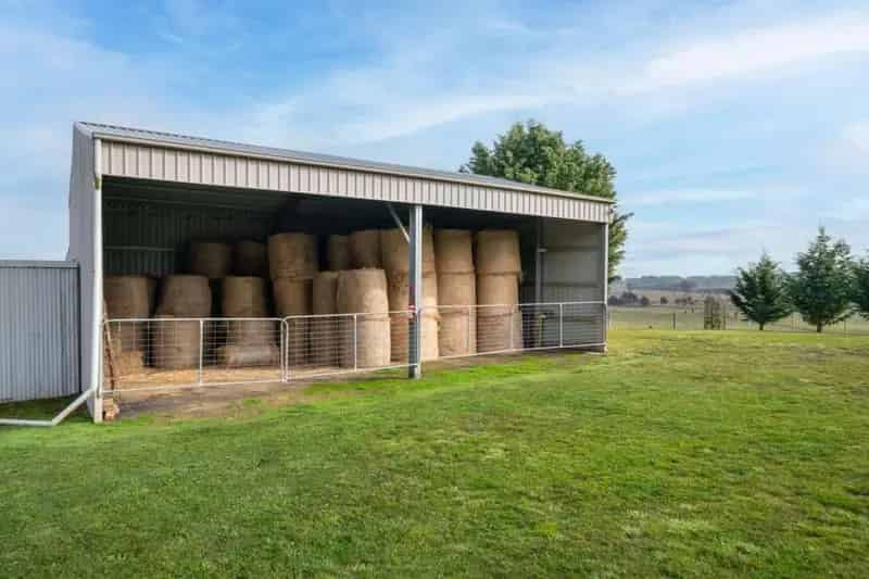 Buy Ridgeview Oberon Rural Property with Versatile Features in Oberon