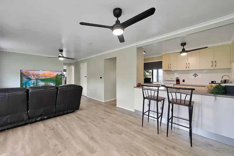 Three Bedroom Home + Pool In Fantastic Location
