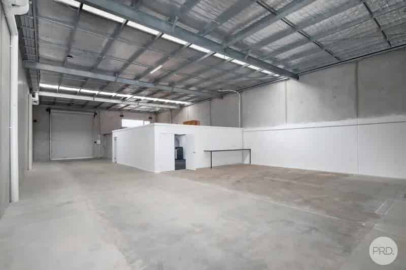 MODERN INDUSTRIAL WAREHOUSE IN PRIME LOCATION