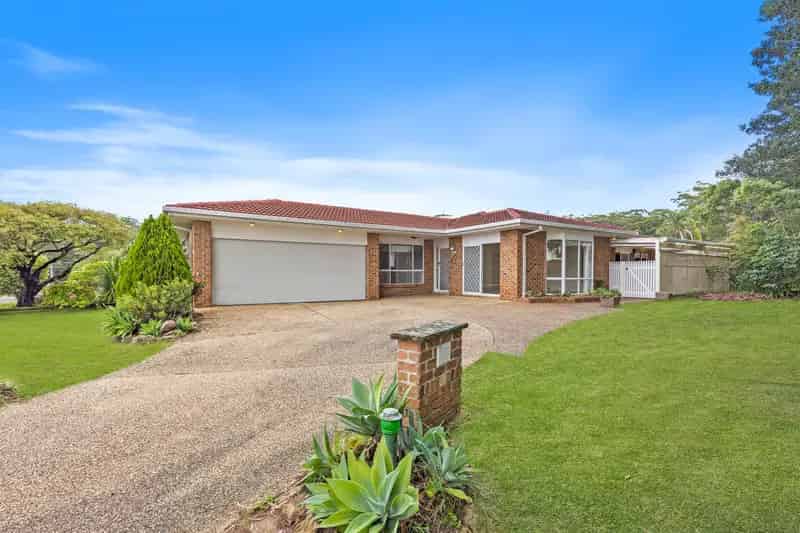 LOCATION PERFECT!  Single Level Block & House