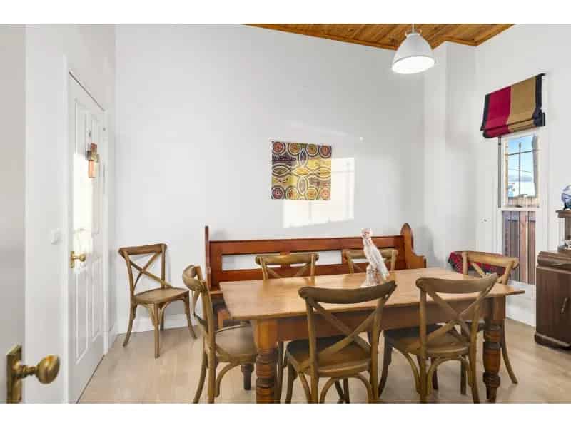 Spacious 4-Bedroom Home In Old East Albury