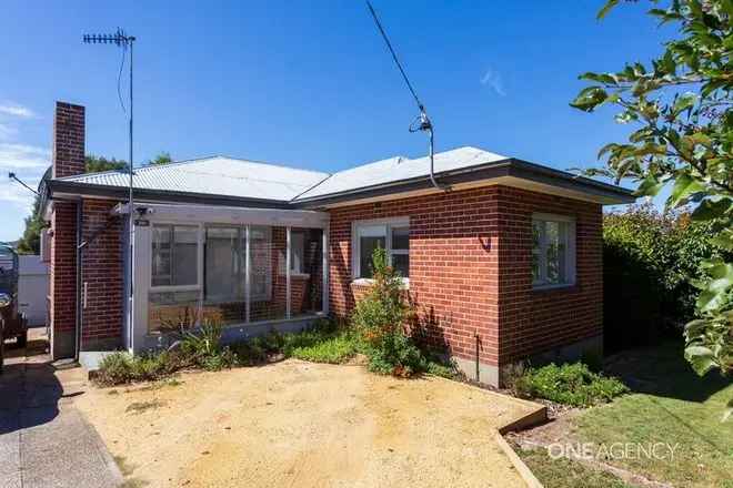 3 Bedroom Renovated Brick Home Near Upper Burnie Amenities