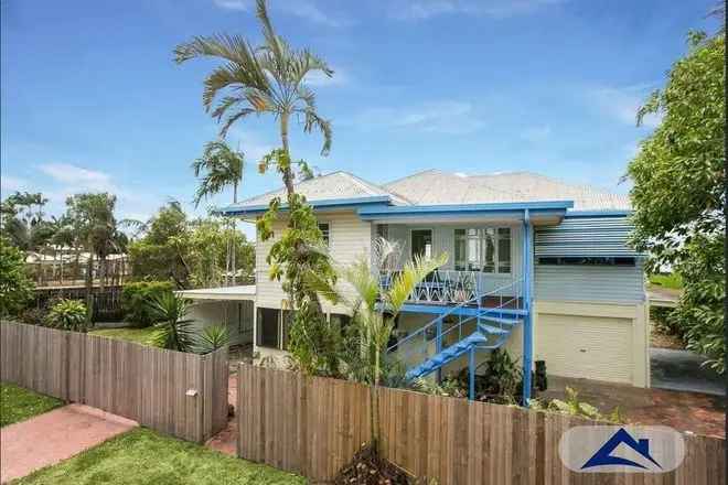 Classic Queenslander in Westcourt - 3 Bed 1 Bath