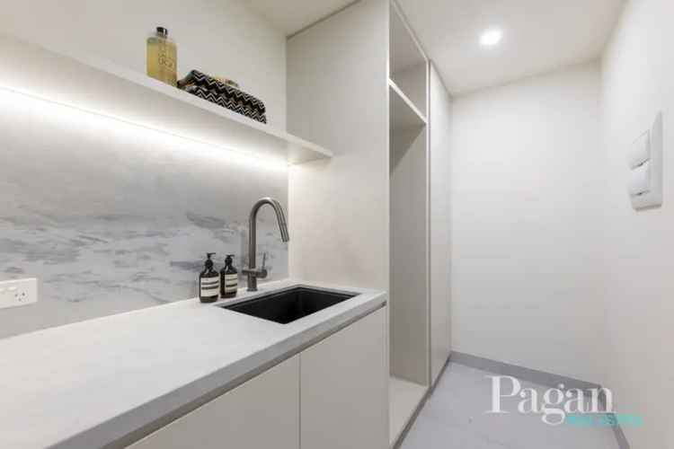 3 rooms apartment of 596 m² in Melbourne