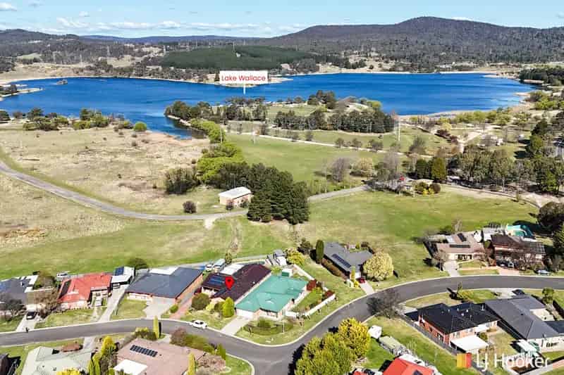 Buy house for a growing family with pool and study near Lake Wallace
