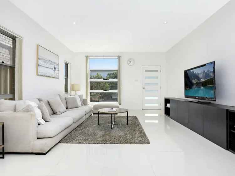 Buy House in Shell Cove with Four Bedrooms and Modern Features