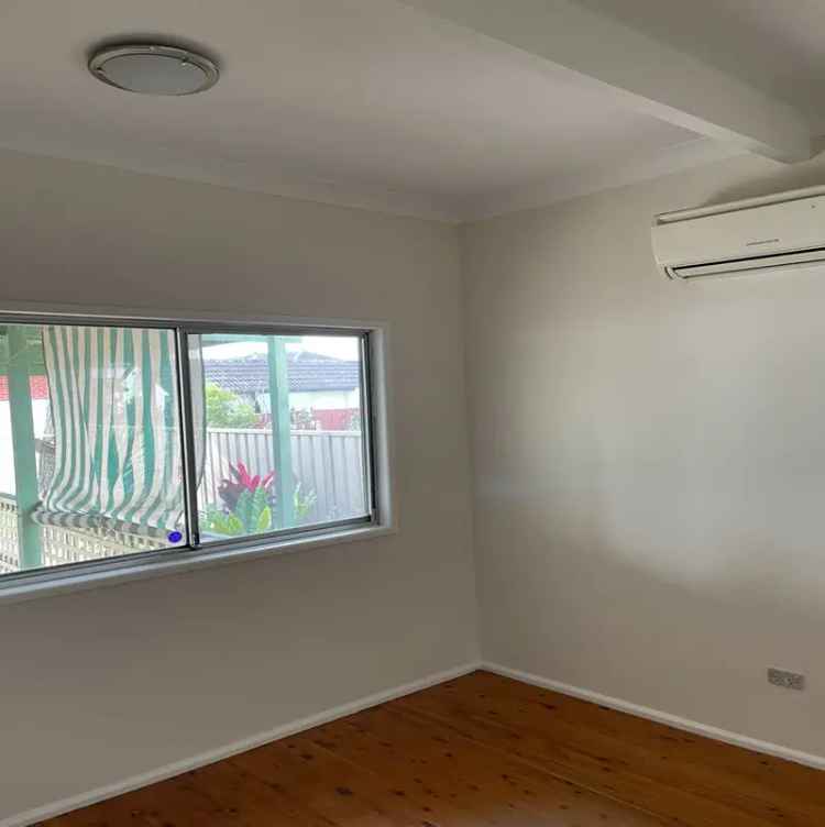 3 Bedroom House 45m2 Sydney - Renovated Kitchen, Air Con, Garage