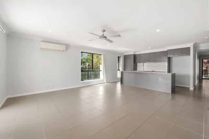 Lease 4 Bedroom Home with Yard in Park Ridge QLD