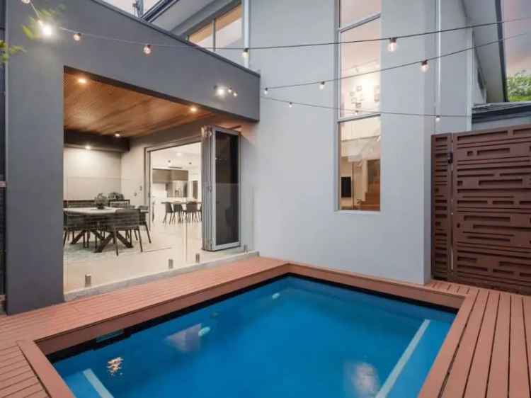 Luxury Maylands Residence: Contemporary Design, Premium Finishes, 4 Beds