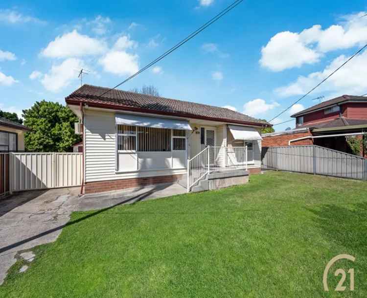 2 Bedroom House For Lease Fairfield West NSW