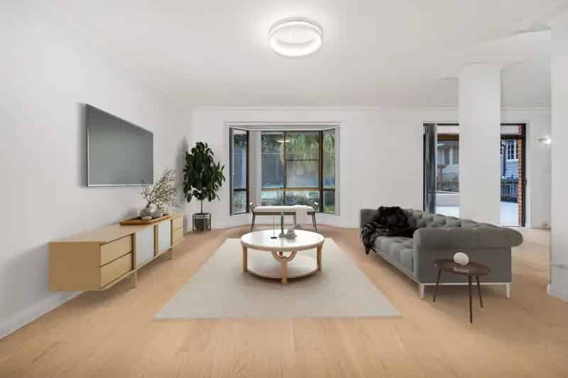 Lease Expansive Residence with Indoor Pool and Tennis Court in Lindfield