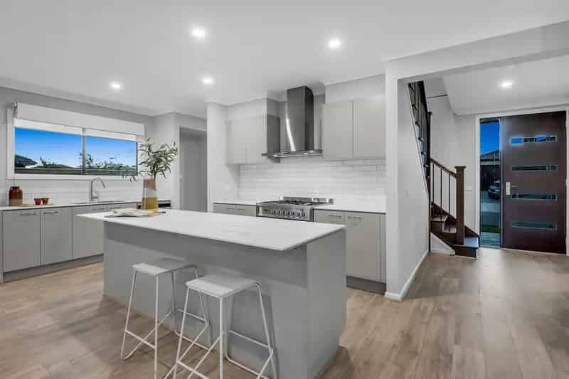 BRAND NEW & READY TO MOVE IN ! 