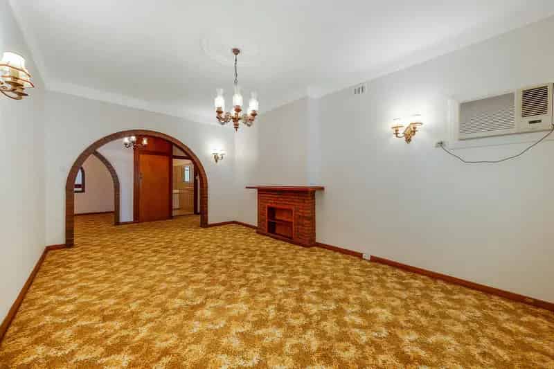 Spacious Family Home with 2 Bedroom Granny Flat