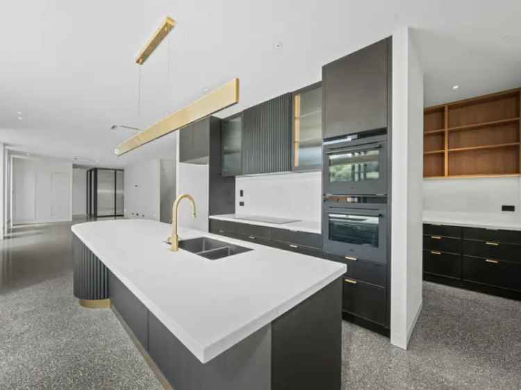 Luxury North Hobart Residence - 3 Beds, High-End Finishes, Secure Parking