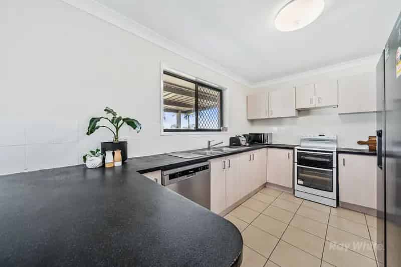 Spacious 4 bedroom Family Home in Boronia Heights