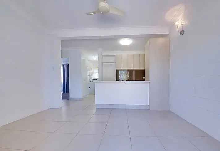 Tidy 2 Bedroom Unit Close to Town