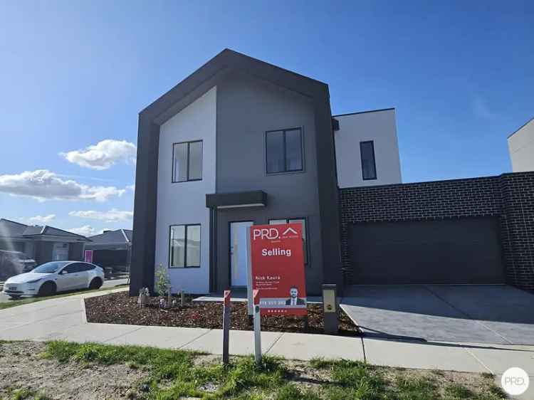 Brand New 4-Bedroom Double-Storey Townhouse in Clyde North