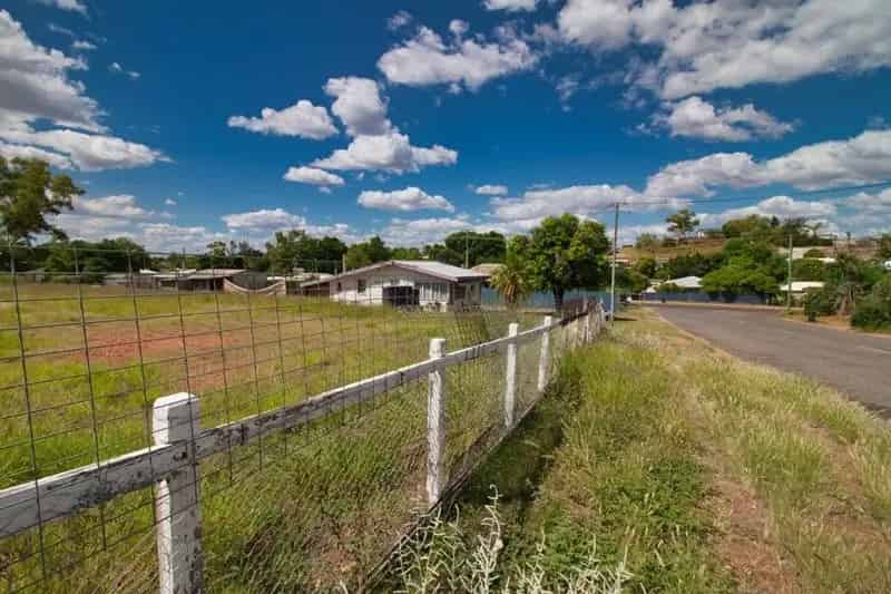 Build Rent Parkside Medium Residential Block with Fencing