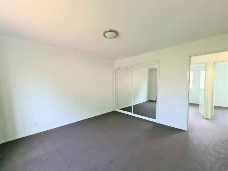 Lease Townhouse with Courtyard in Menai NSW