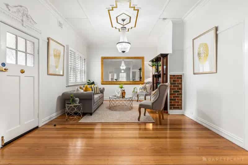 BRILLIANT COMMERCIAL OPPORTUNITY IN A TOWN DESTINED TO BOOM!