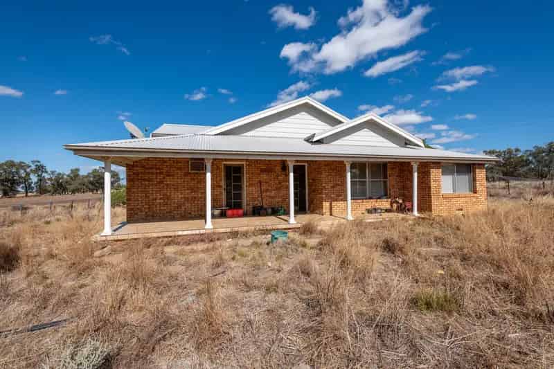 Ray white Forbes - 02 6851 1411
