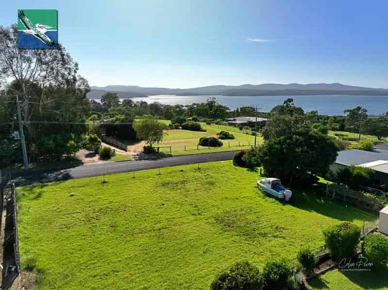 Buy land with fantastic water views on Mirrabooka Hill