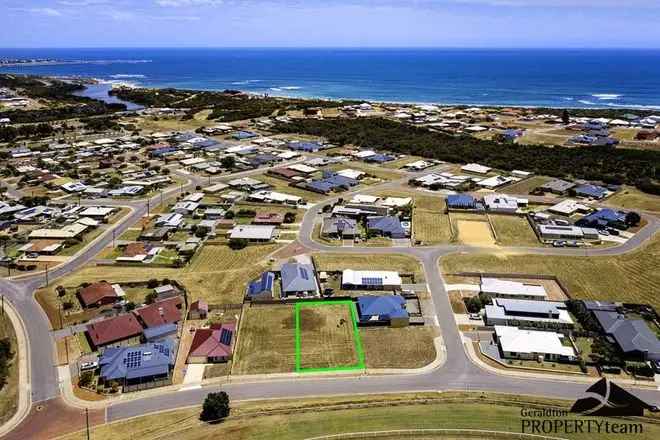 800m2 Land with Race Course Views Near Dongara Beach