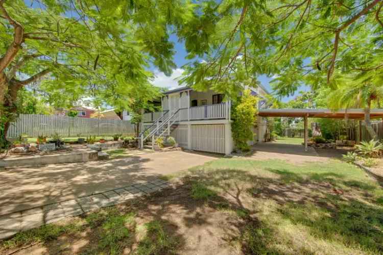 CHARACTER FILLED COZY QUEENSLANDER… HANDY LOCATION