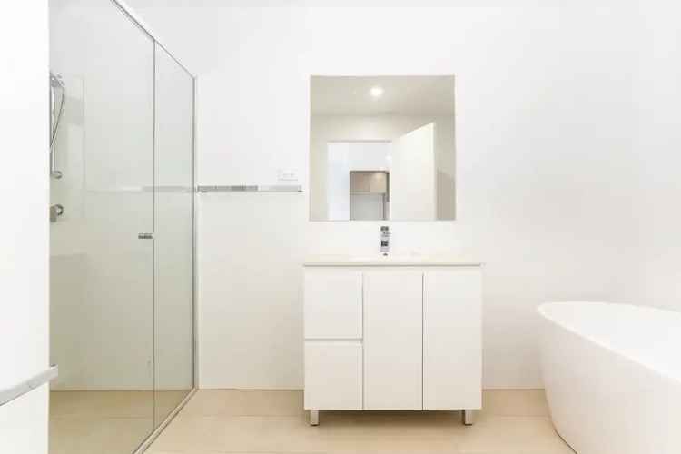 1 Bedroom Darling Harbour Apartment Spacious Modern Inner City Living