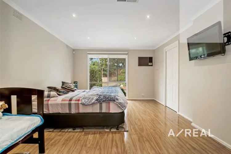 Buy House in Melbourne with 4 Bedrooms and 2 Bathrooms