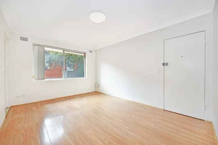 Modern 2-Bedroom Apartment Near Flemington Station