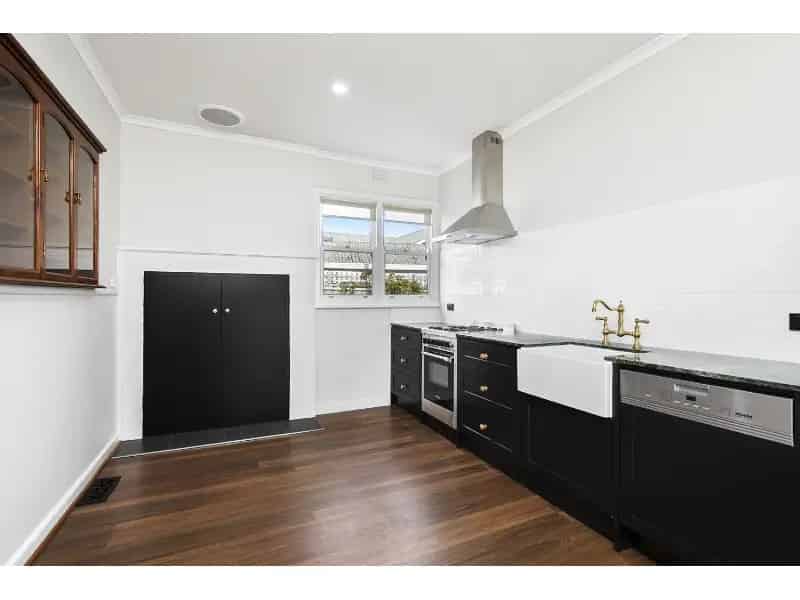 3 Bedroom Home In Great Location!