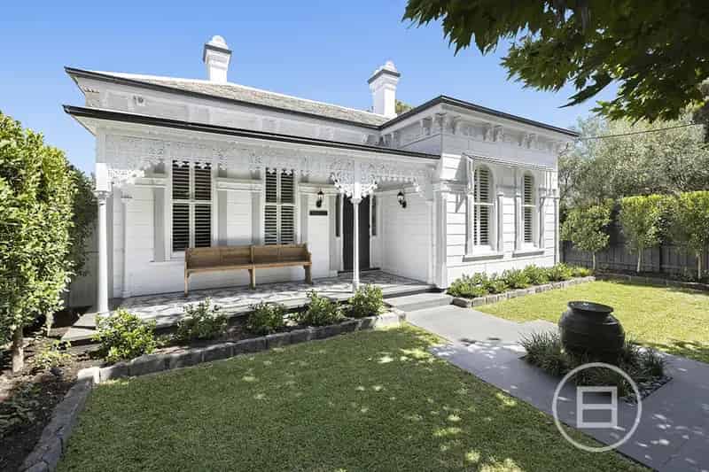 Buy family home in Brighton with garden and self cleaning pool