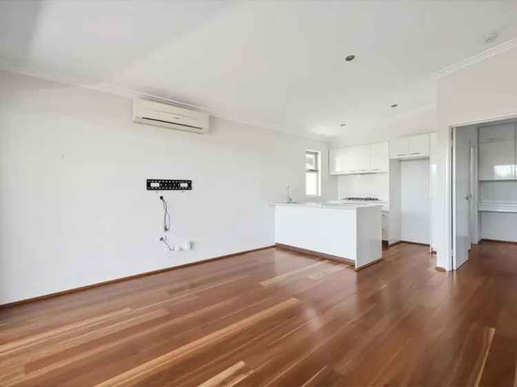 Modern 2 Bed Townhouse - 6 Month Lease