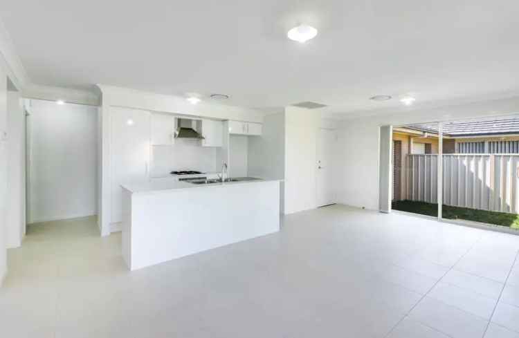 House For Lease 3 Bedrooms in Oran Park with Modern Features