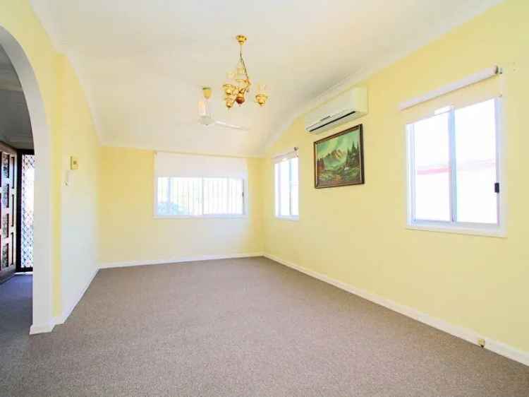 Spacious - Air-Conditioned - Large Living & Bedrooms - Quiet & Private Position - Lug - Walk To Transport, Shops & Plenty Off St Parking.