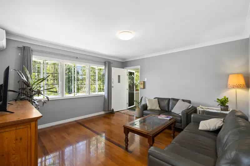 BEAUTIFUL POST WAR HOME CLOSE TO EVERYTHING
