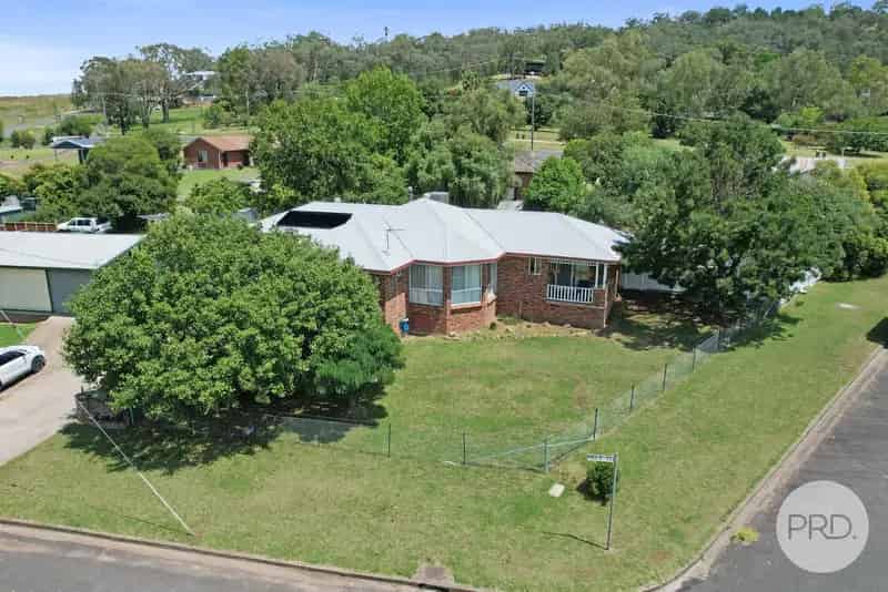 LOVLEY 4 BEDROOM HOME - LOCATED IN QUIRINDI