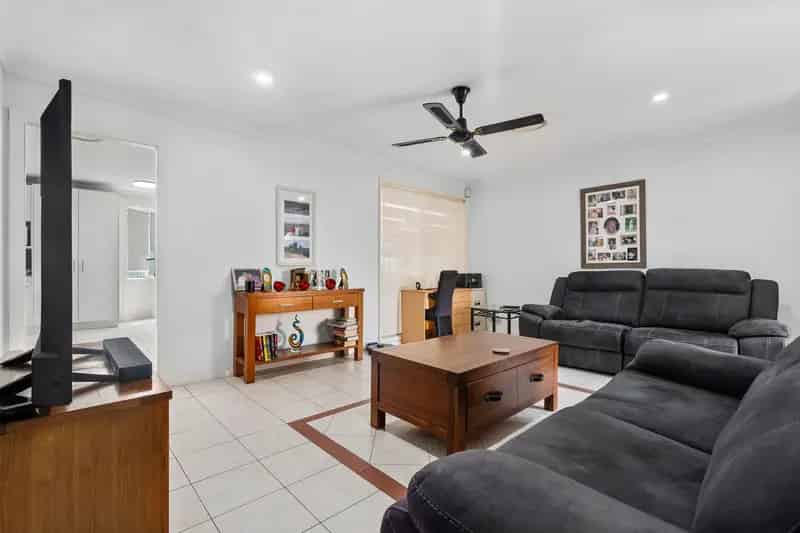 42 Tamworth Crescent, Hoxton Park NSW 2171 - House For Lease