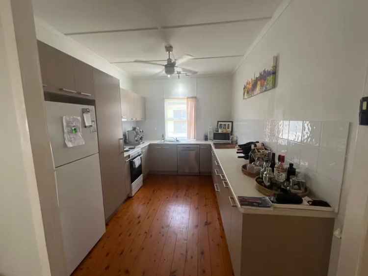 Scarborough Beach Cottage - 3 Bed House For Lease