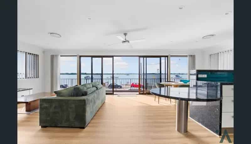 Real Estate For Lease - 292 Marine Parade - Labrador , QLD