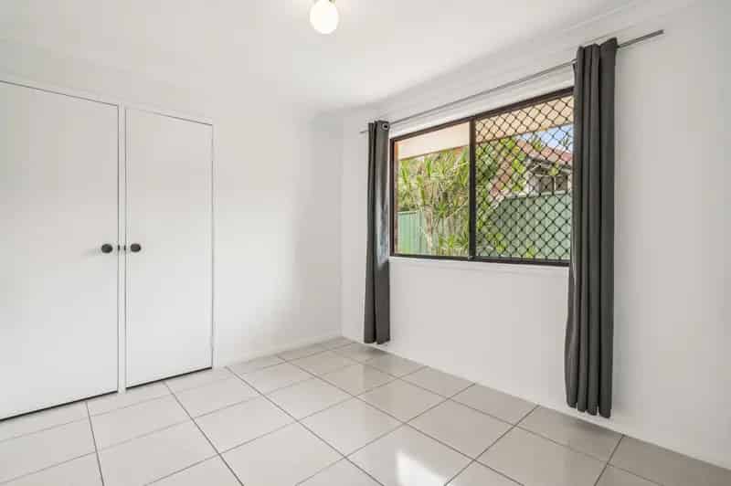 Lease Lowset Brick and Tile Home in Browns Plains with 3 Bedrooms