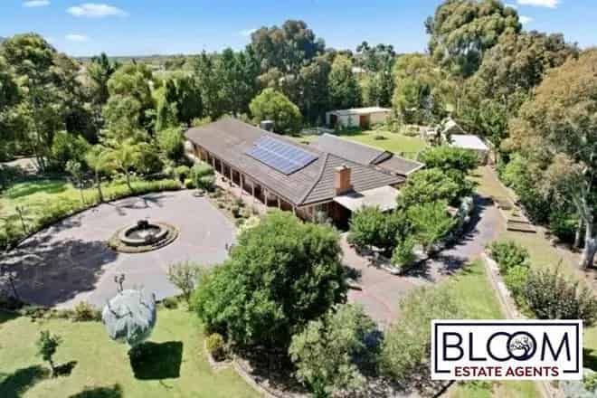 House For Sale , 28, Leatherwood Drive, Melbourne, Victoria